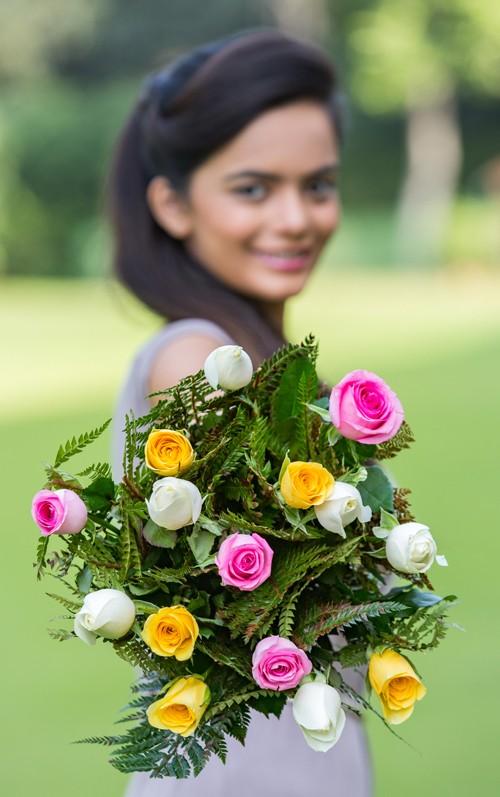 Mix Color Roses to Lucknow City flowers Mayaflowers 